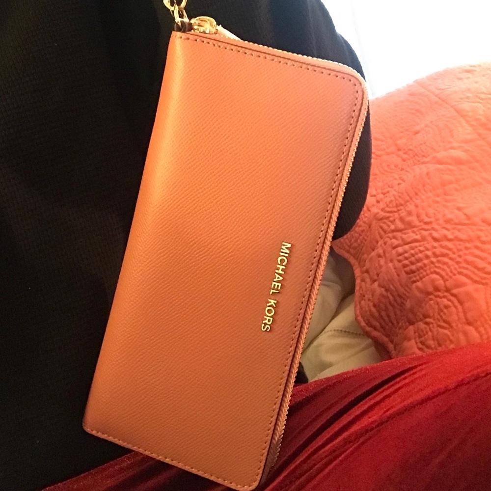 Michael Kors Crossgrain Continental Wristlet NWT - Picture 3 of 8